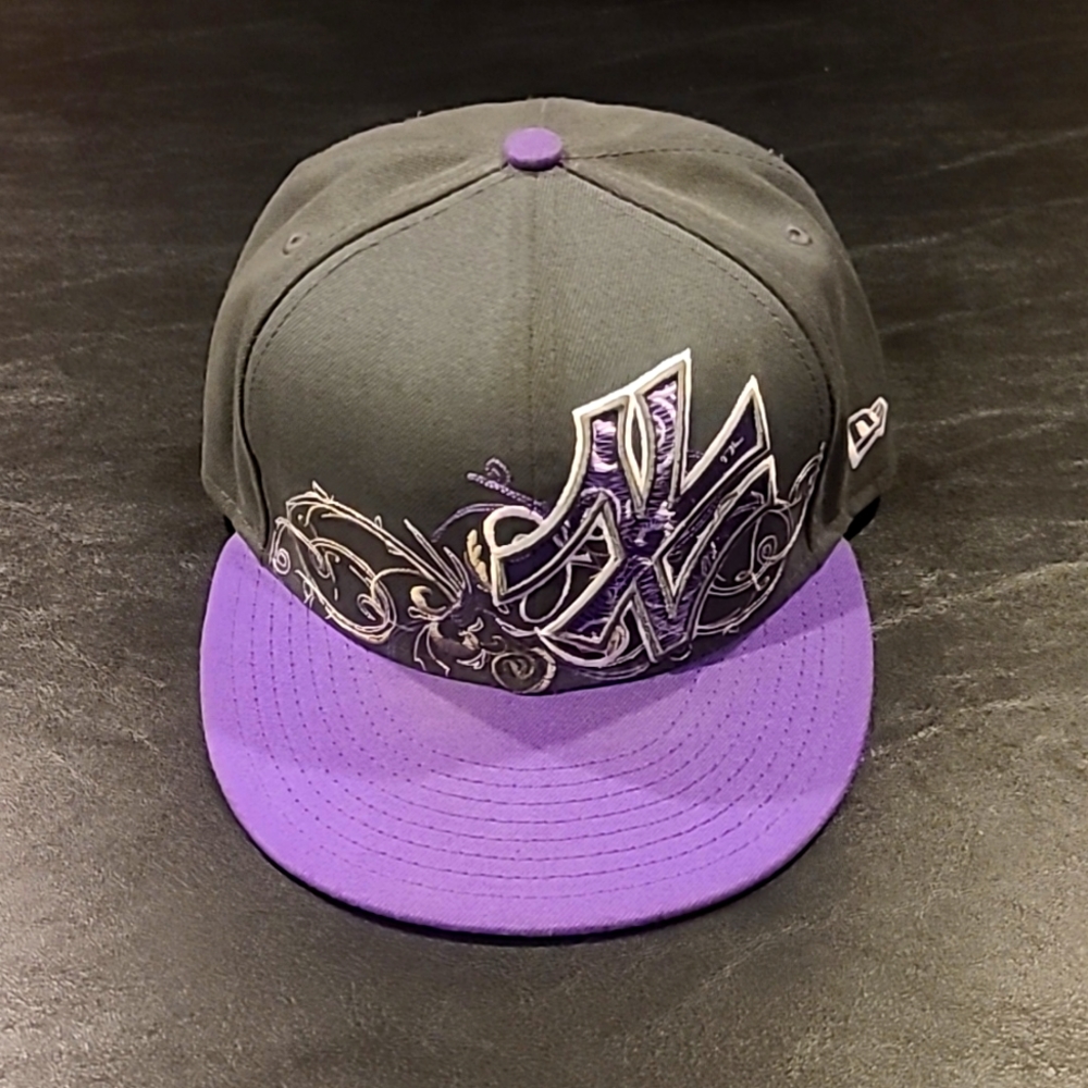 New Era 59Fifty New York Yankees fitted cap purple black 7 1/8